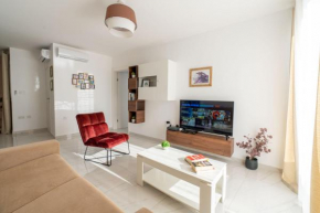 Sliema A27 - 5 mins walk to Valletta Ferry - Shopping Mall and Bay
